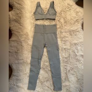 WEWOREWHAT V-NECK BRA TOP PIQUE RIB KNIT & PANTS XS LIGHT BLUE SET YOGA